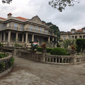 Zhongdeji Holiday Villa Hotel in Xiamen, image may contain: Hotel, Resort, City, Plant