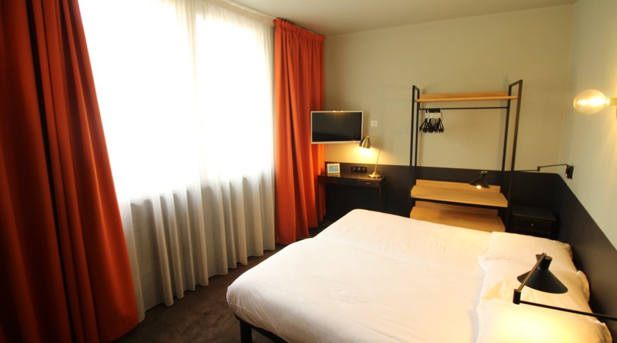Chambre double confort Hotel Alnea Cannes - spacieuse avec kitchennette pour  un encas simple
