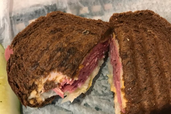 Kugel's Deli in Framingham delivers the New York classics - The Boston Globe