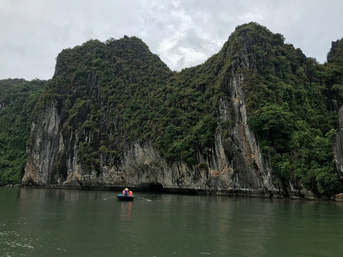 halong tour halong