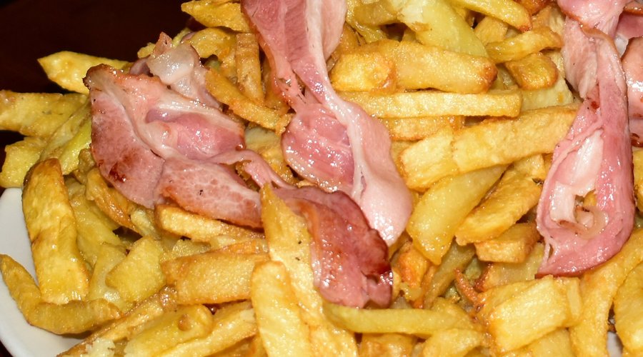 Porción de papas fritas Holzhacker