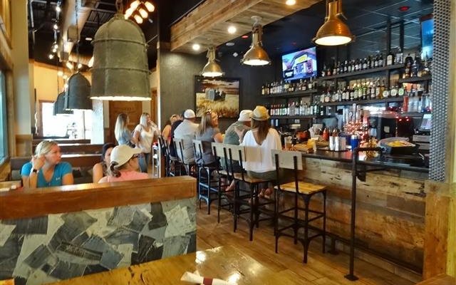 Rooster's Restaurant & Bar