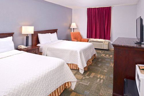 COUNTRY GARDEN & SUITES $81 ($̶1̶1̶1̶) - Prices & Motel Reviews