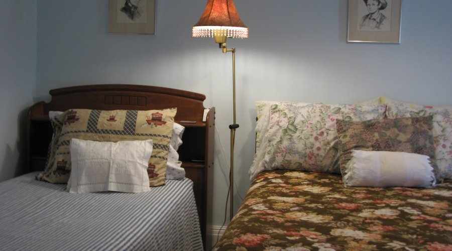 middle room/ W double and single family friendly 