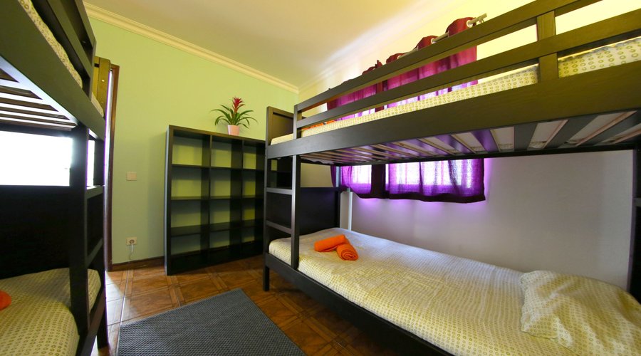 Mixed dorm room for 4 guests