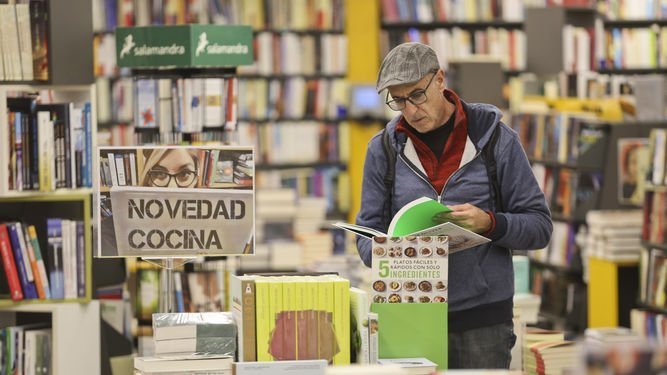 Caliza acuerdo mejilla LIBRERIA LUCES (Málaga) - 2022 Qué saber antes de ir - Lo más comentado por  la gente - Tripadvisor