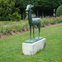 La sculpture sur son socle