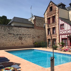 Hotel l'Ecrin in Honfleur, image may contain: Villa, Resort, Hotel, Pool