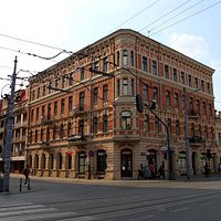 Front kamienicy