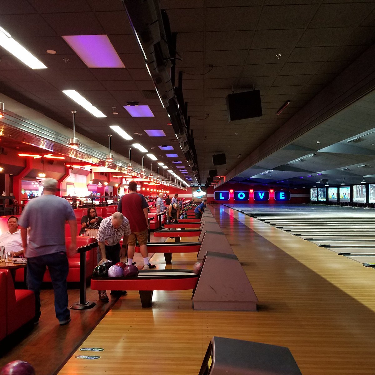 Attractions, AMF Southwest Lanes