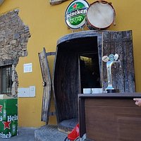 A entrada da Taberna