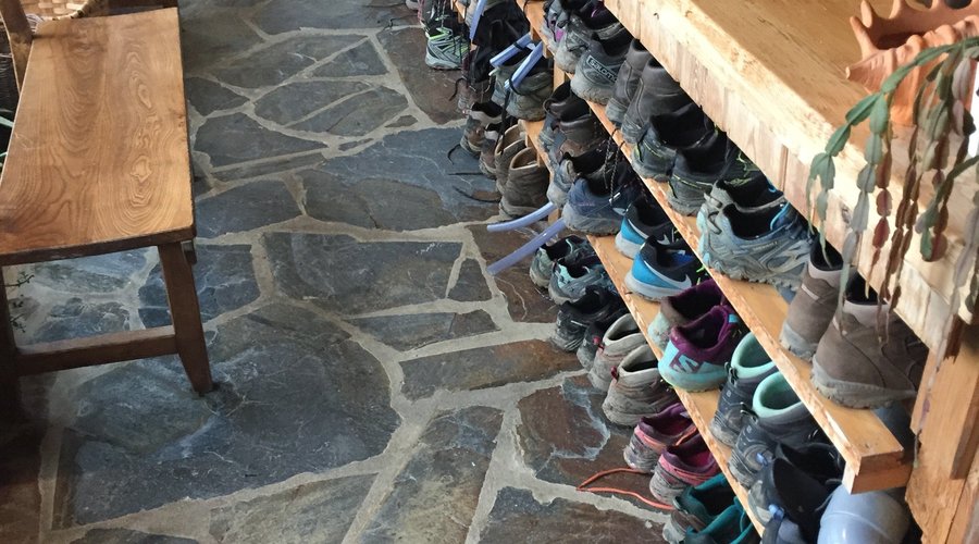 Heated shoe storage