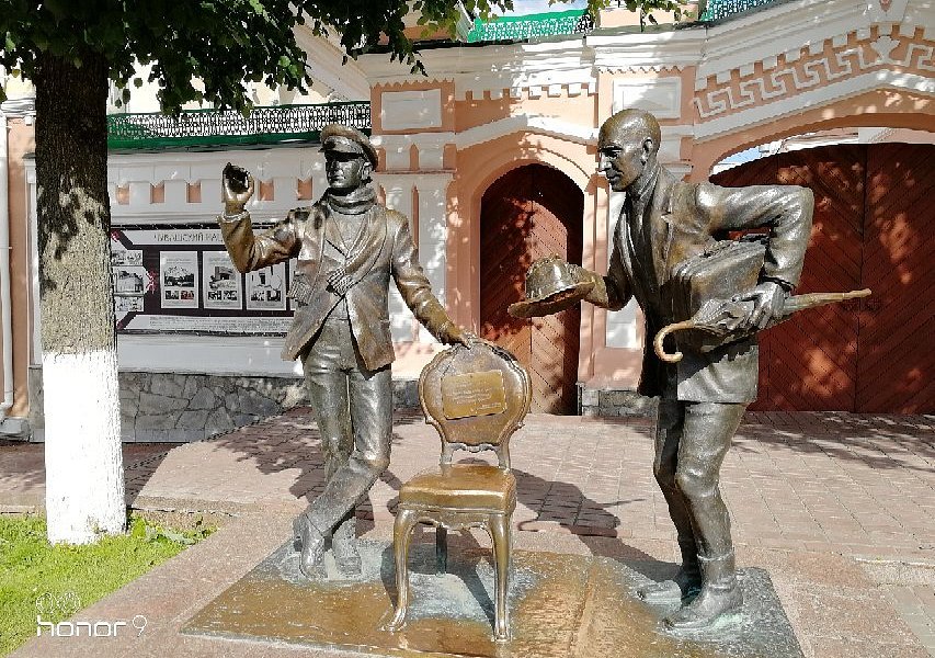 Monument to Ostap Bender and Kisa Vorobyaninov image