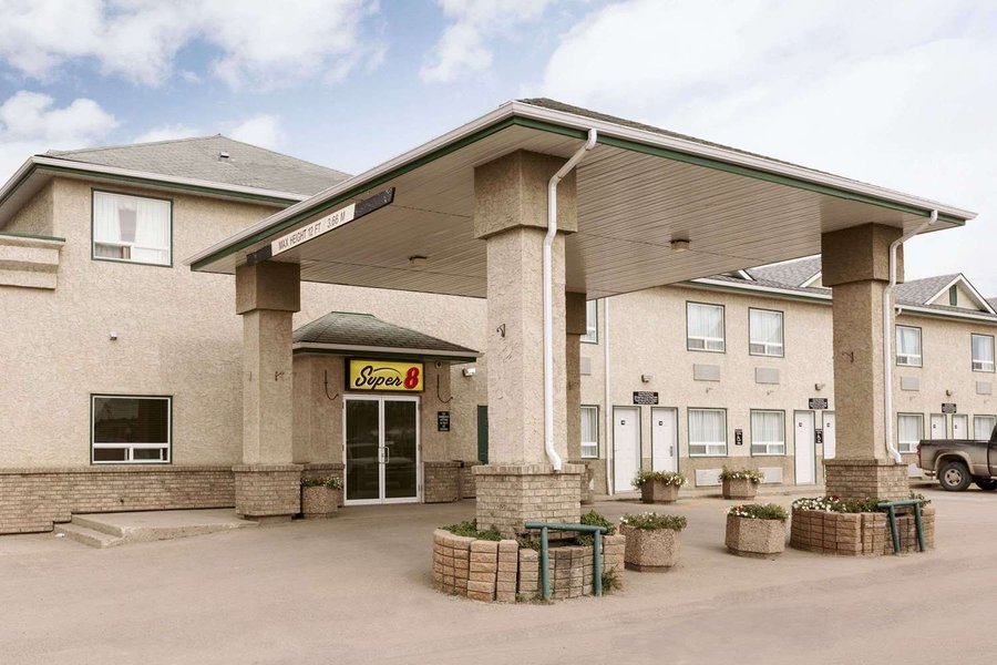 Super 8 by Wyndham Drayton Valley (C̶$̶1̶1̶8̶) C$106 - UPDATED 2022