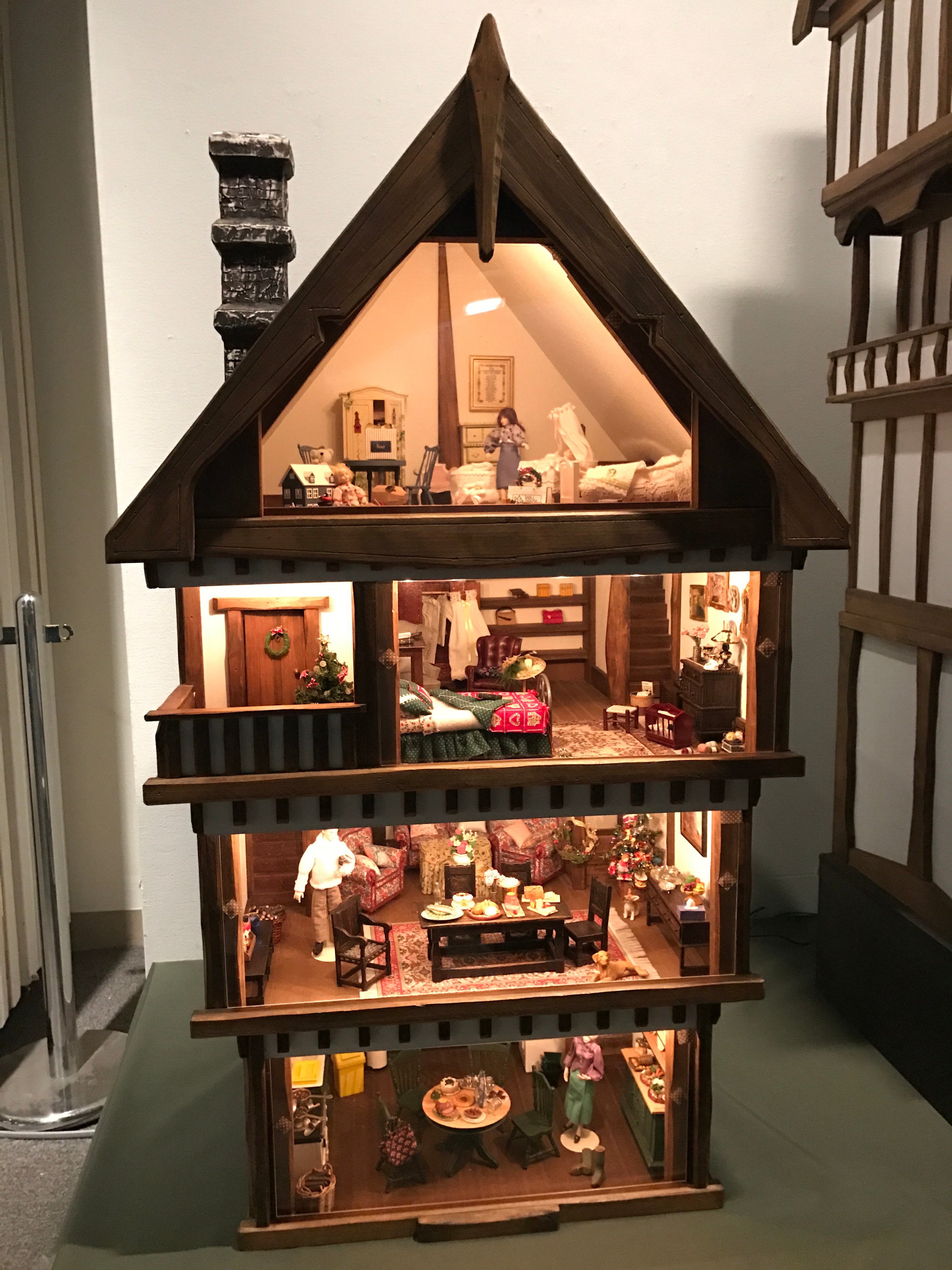 miniature dollhouse museum