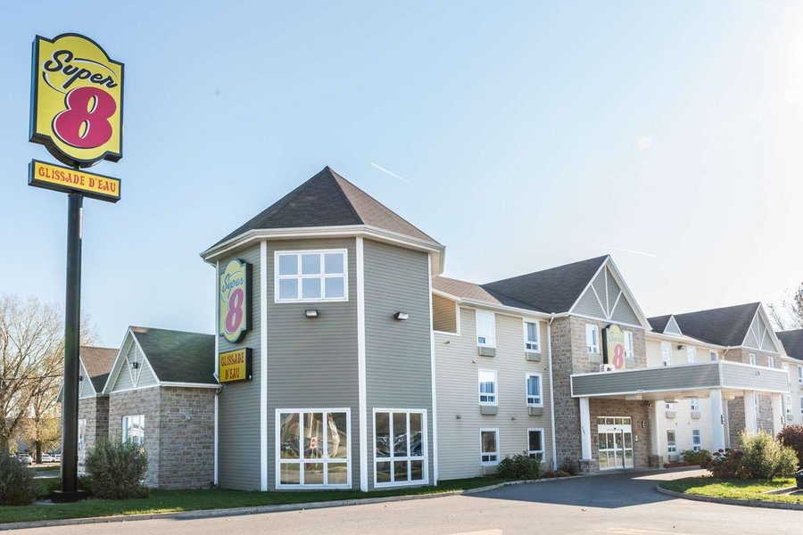 Super 8 by Wyndham Trois-Rivieres - UPDATED 2020 Prices, Reviews ...