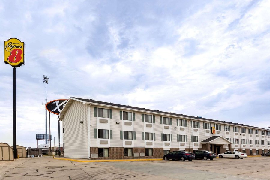 SUPER WYNDHAM HAYS  45     7  2    Updated 2021 Prices Motel