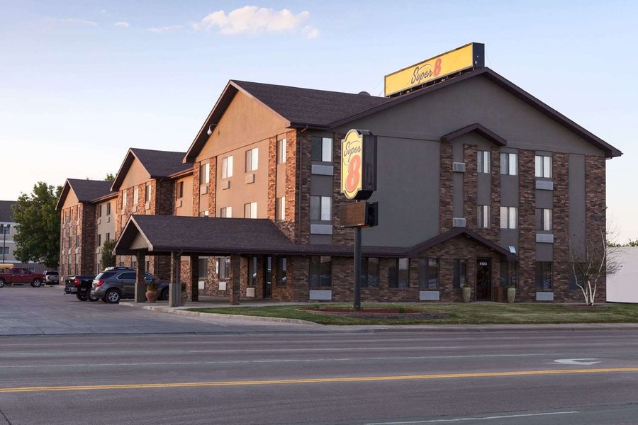 SUPER 8 BY WYNDHAM SIOUX FALLS/41ST STREET - Updated 2021 Prices, Motel ...