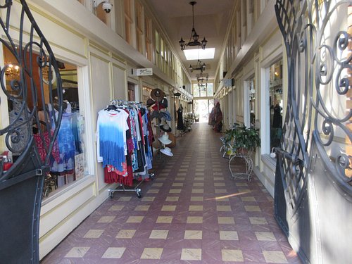 New African clothing store opens on Beach Drive in St. Pete