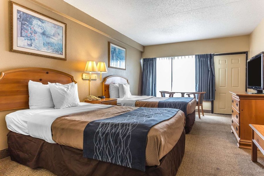 ECONO LODGE INN AND SUITES BEACH FRONT CENTRAL $45 ($̶7̶3̶) - Prices ...