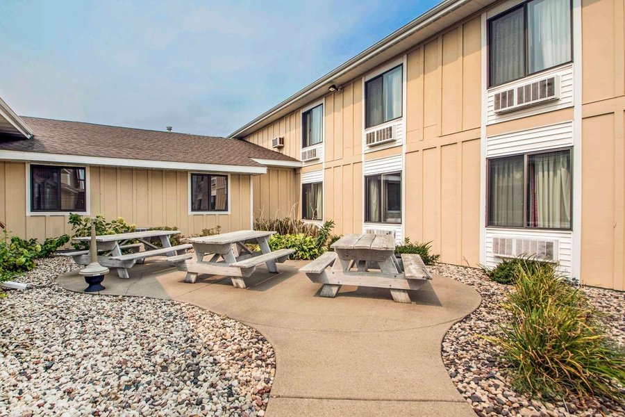 ECONO LODGE $67 ($̶8̶5̶) - Updated 2021 Prices & Hotel Reviews - Tomah ...