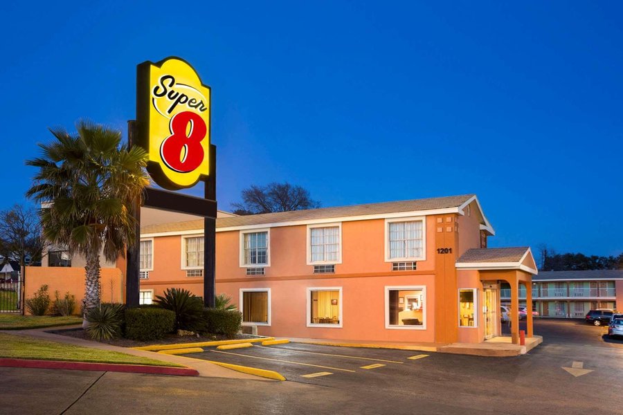 SUPER 8 BY WYNDHAM AUSTIN DOWNTOWN/CAPITOL AREA 94 (̶1̶3̶6̶