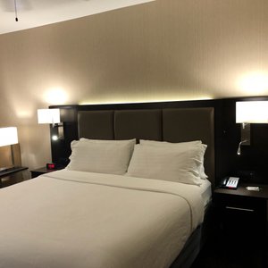 HOLIDAY INN TROPHY CLUB $112 ($̶1̶2̶8̶) - Prices & Hotel Reviews - TX