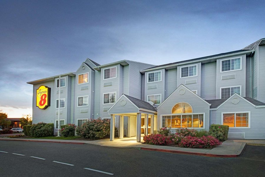 SUPER 8 BY WYNDHAM SACRAMENTO AIRPORT $68 ($̶8̶5̶) - Prices & Motel