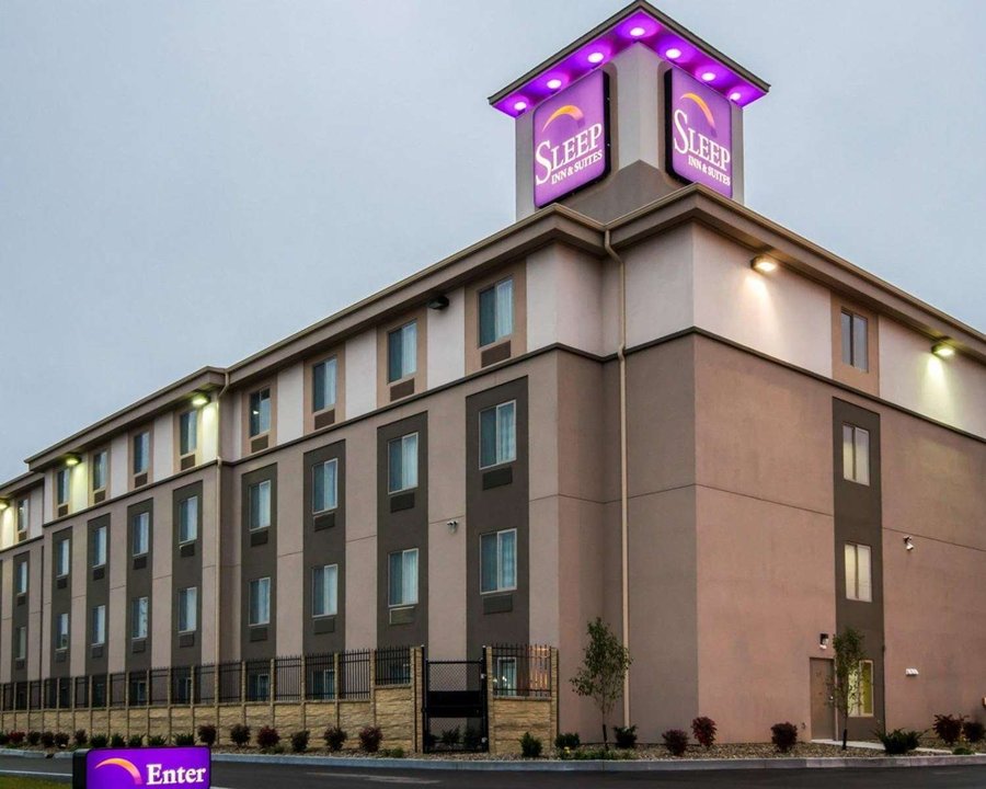 SLEEP INN & SUITES AND CONFERENCE CENTER DOWNTOWN $84 ($̶1̶3̶8̶ ...