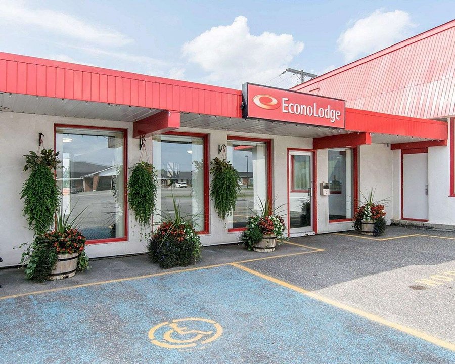 ECONO LODGE $89 ($̶9̶4̶) - Prices & Hotel Reviews - Temiskaming Shores