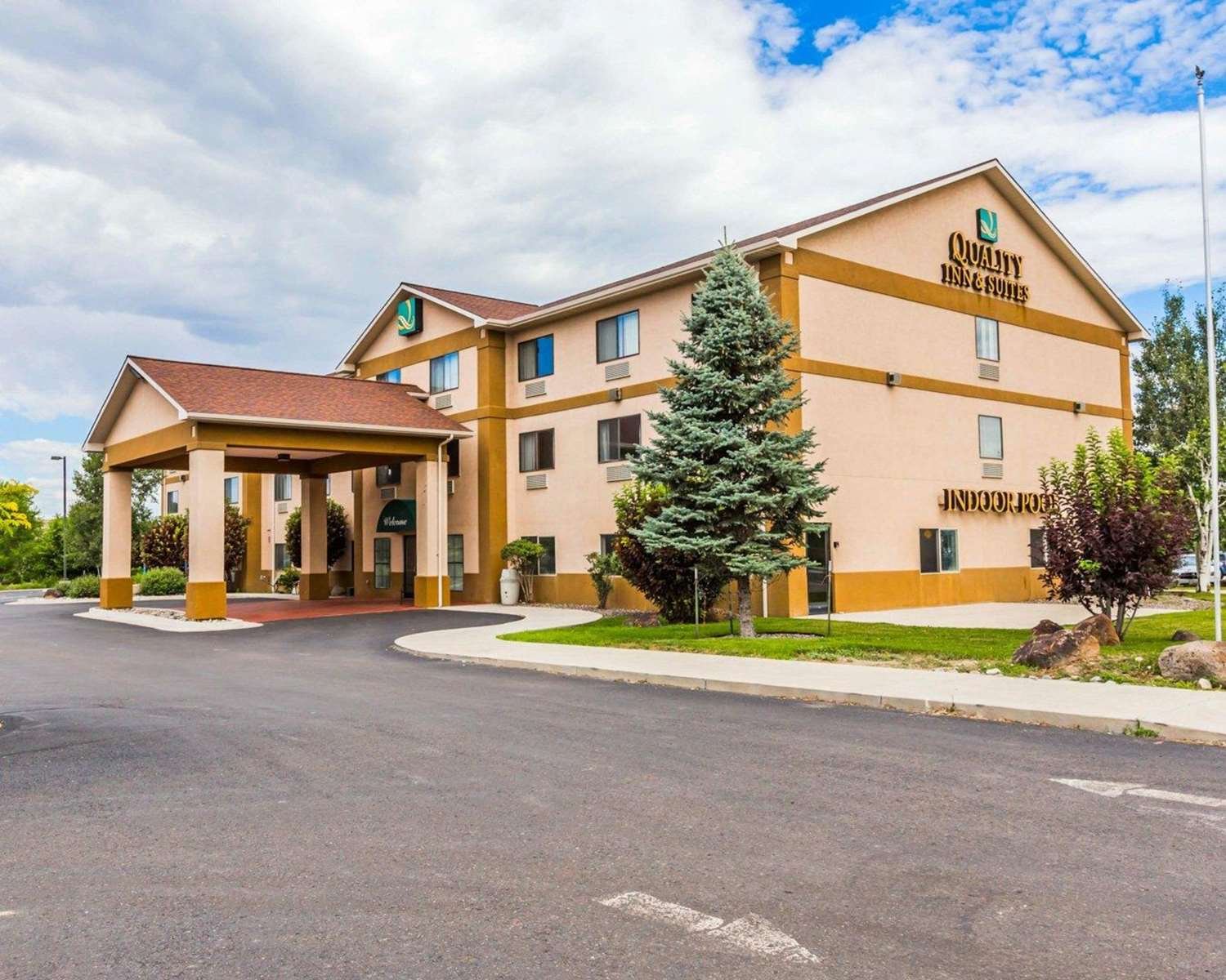 QUALITY INN SUITES Updated 2021 Prices Hotel Reviews Montrose   Hotel Exterior 