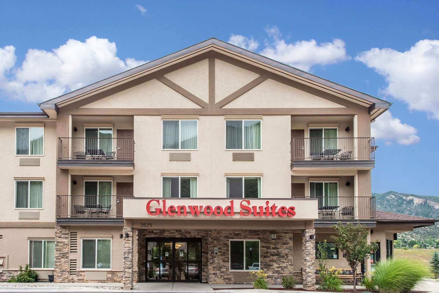 GLENWOOD SUITES 84 1 3 8 Prices Hotel Reviews Glenwood   Hotel Exterior 