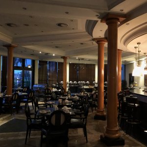 Spacious restaurant with bar