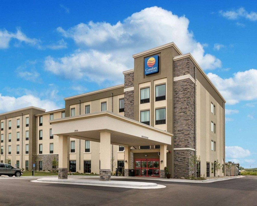 COMFORT INN & SUITES WEST - MEDICAL CENTER $84 ($̶1̶2̶9̶) - Updated