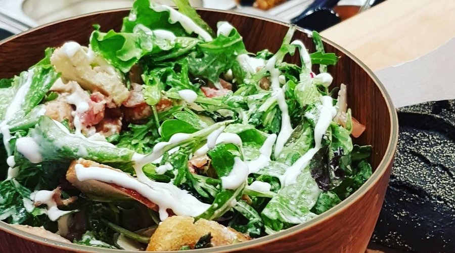 Fresh salatbar all day long 