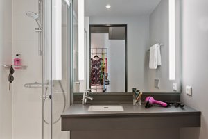 Room & Suite