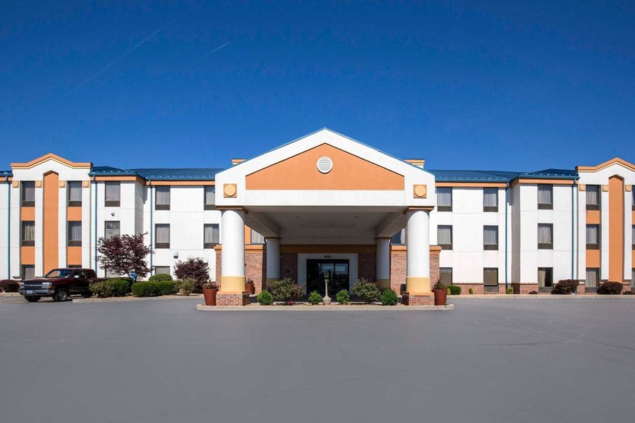 QUALITY INN & SUITES ARNOLD - ST LOUIS (Arno