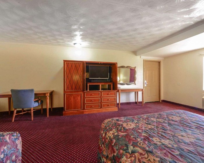 Econo Lodge Rooms: Pictures & Reviews - Tripadvisor