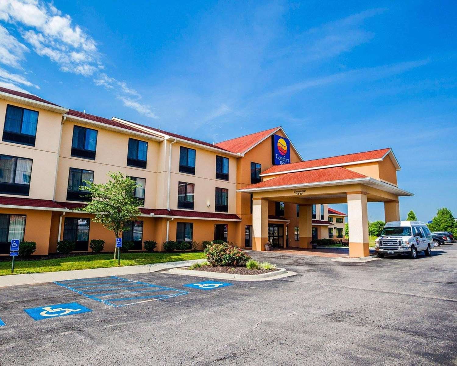 comfort inn and suites, kansas city airport