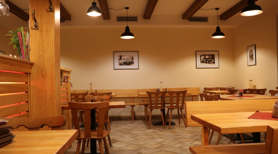 Nově zrekonstrovaný prostor spodní části restaurace.