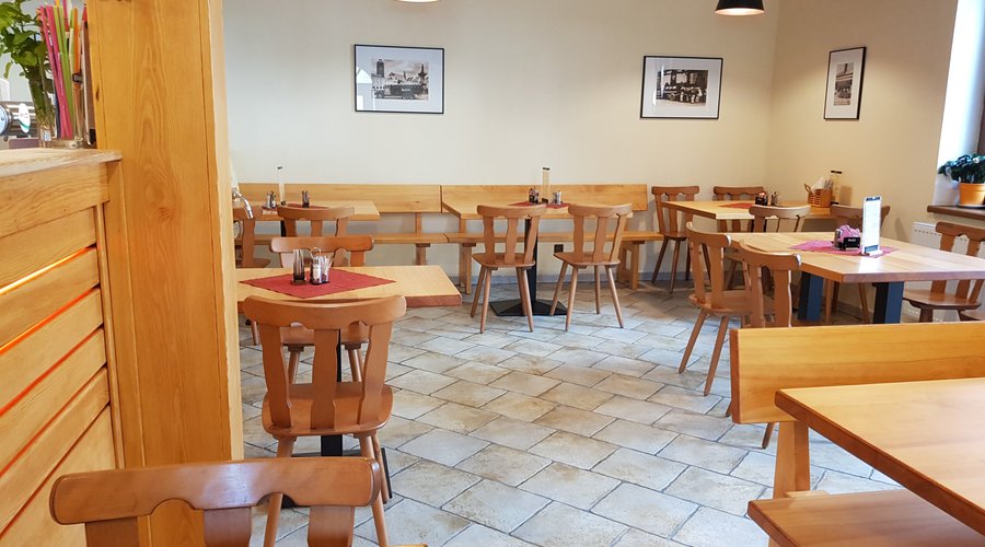 Pohled od vstupu do spodní části, nově zrekonstruované restaurace.