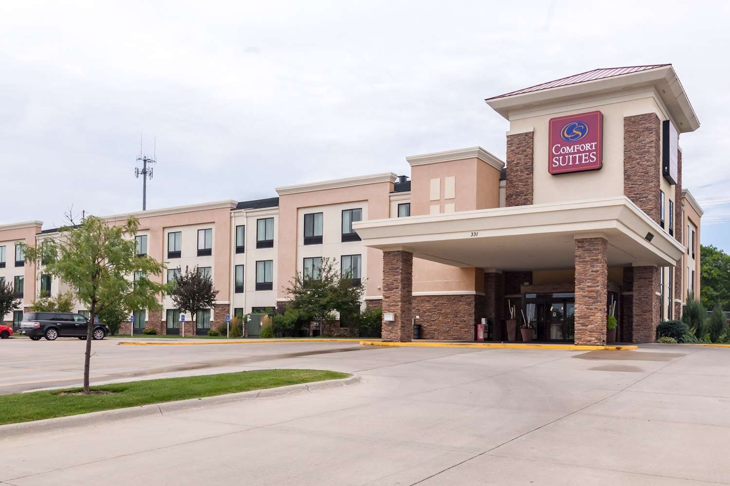 Comfort Suites East - UPDATED 2022 Prices, Reviews & Photos (Lincoln ...