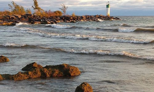 The County is surrounded by water, with more than 800 km of shoreline.