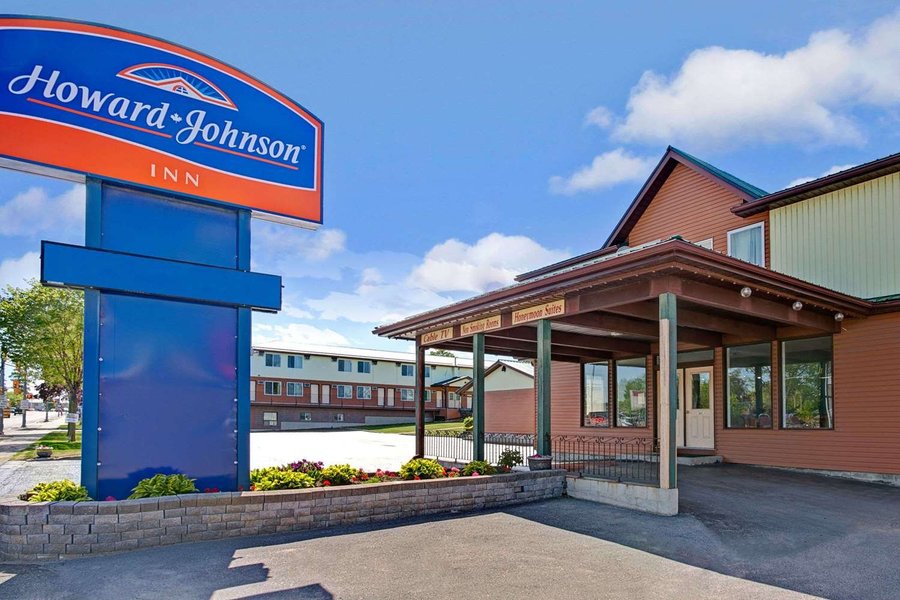 HOWARD JOHNSON BY WYNDHAM GANANOQUE $53 ($̶7̶5̶) - Prices & Hotel