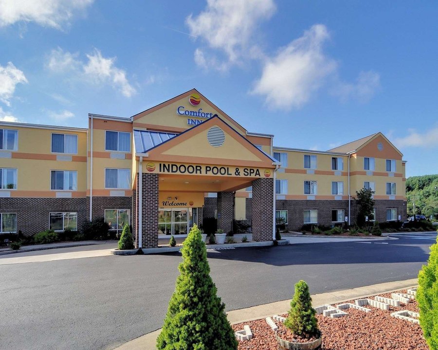 COMFORT INN HILLSVILLE I-77 $63 ($̶8̶4̶) - Updated 2021 Prices & Hotel ...