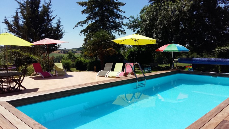 Piscine et terrasse