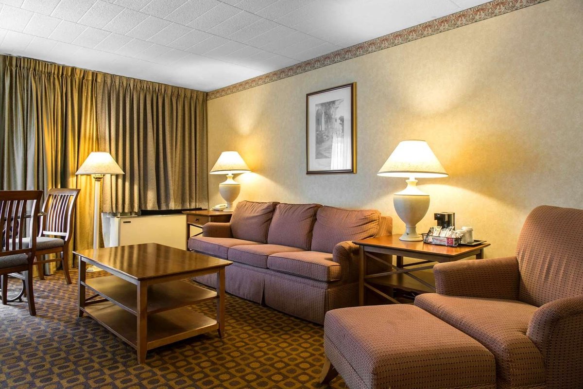 Quality Inn Rooms: Pictures & Reviews - Tripadvisor