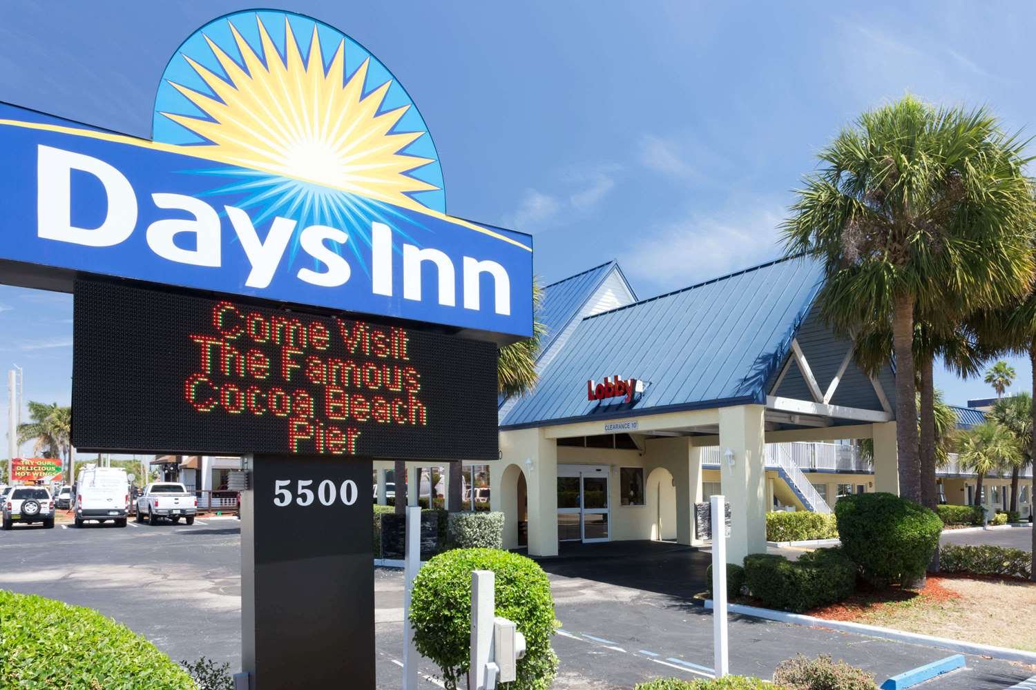 DAYS INN BY WYNDHAM COCOA BEACH PORT CANAVERAL 88 1 3 7 Updated   Exterior 