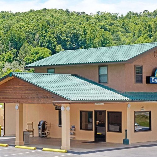 cheap hotels near cherokee casino