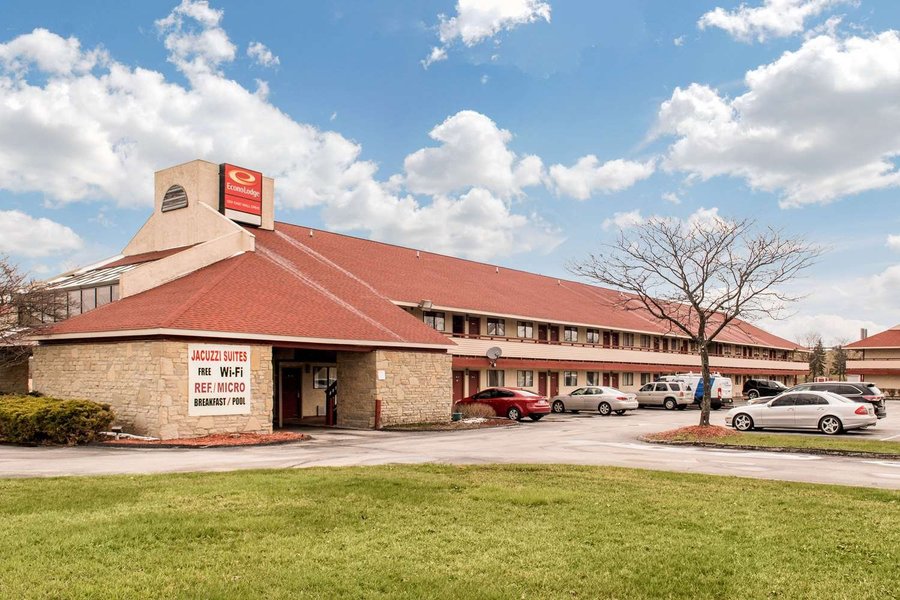 ECONO LODGE $38 ($̶5̶0̶) - Prices & Hotel Reviews - Holland, Ohio ...